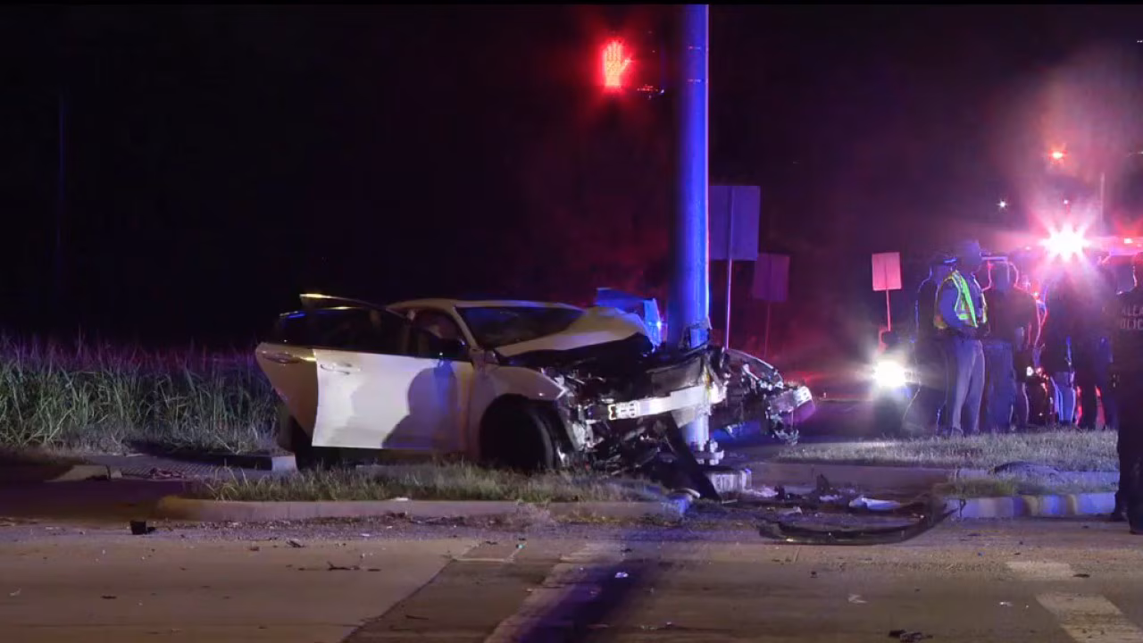 5 teens hurt after police chase ends in crash