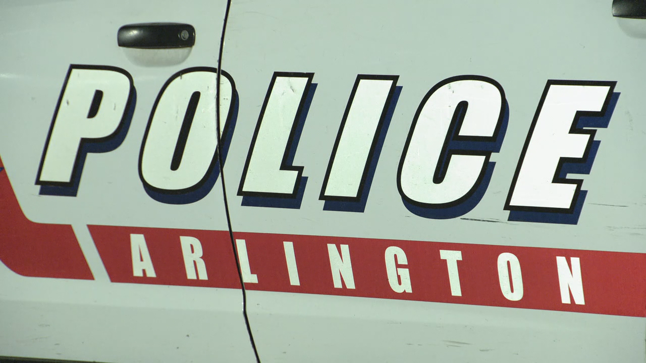 79-year-old woman dies after car strikes tree in Arlington median