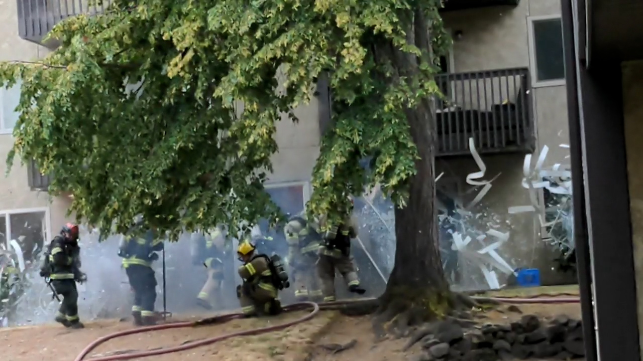 Explosion erupts as firefighters investigate apartment complex